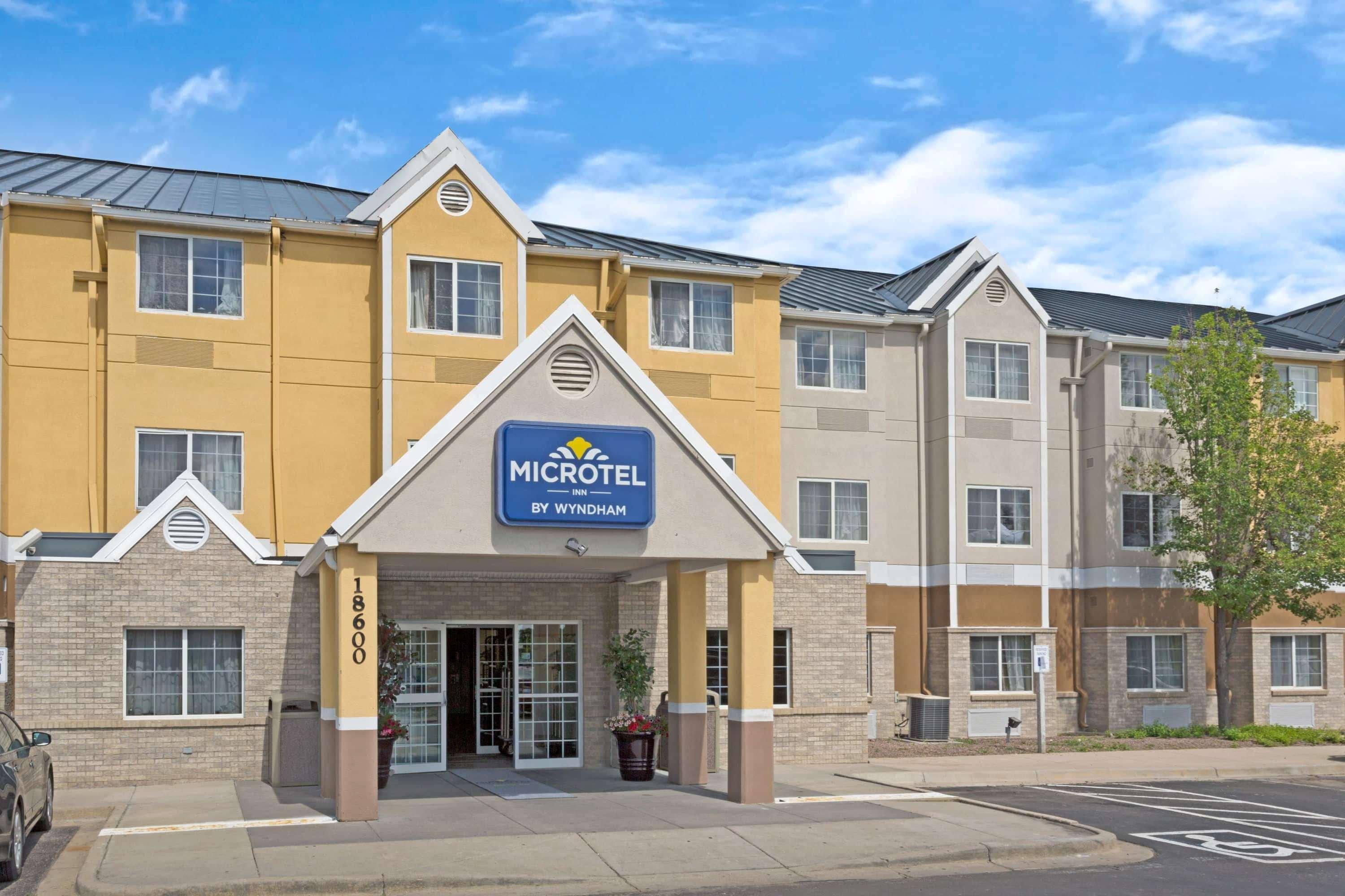 Microtel Inn & Suites By Wyndham Denver Airport Exterior photo